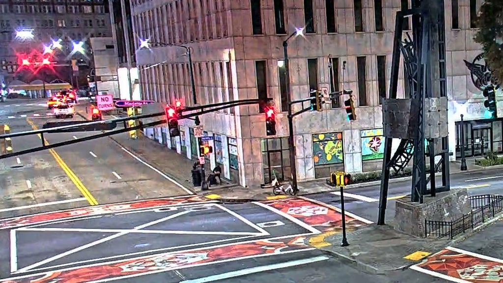 Police searching for suspects after man robbed and attacked in downtown Atlanta — Conyers Business news